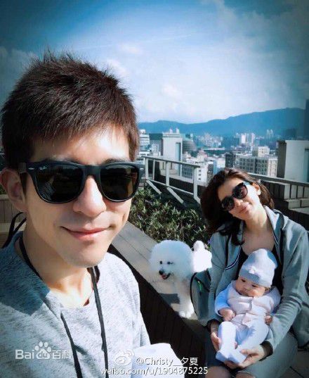 贾静雯(Alyssa Chia)与修杰楷图片图集