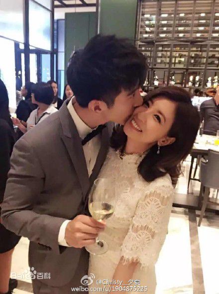 贾静雯(Alyssa Chia)与修杰楷图片图集