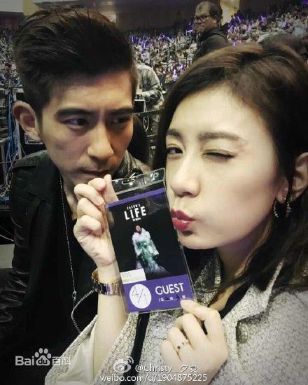 贾静雯(Alyssa Chia)与修杰楷图片图集