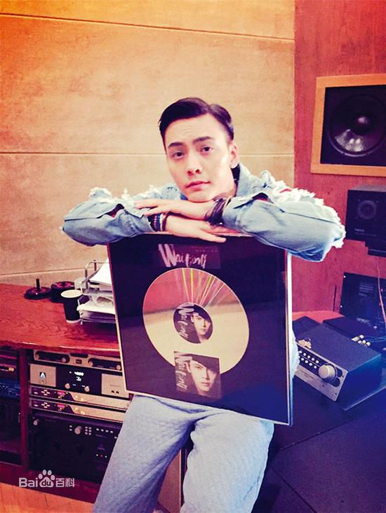 最新陈伟霆(William Chan)在EP《等等》中的图集