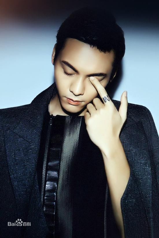 最新陈伟霆(William Chan)在EP《等等》中的图集