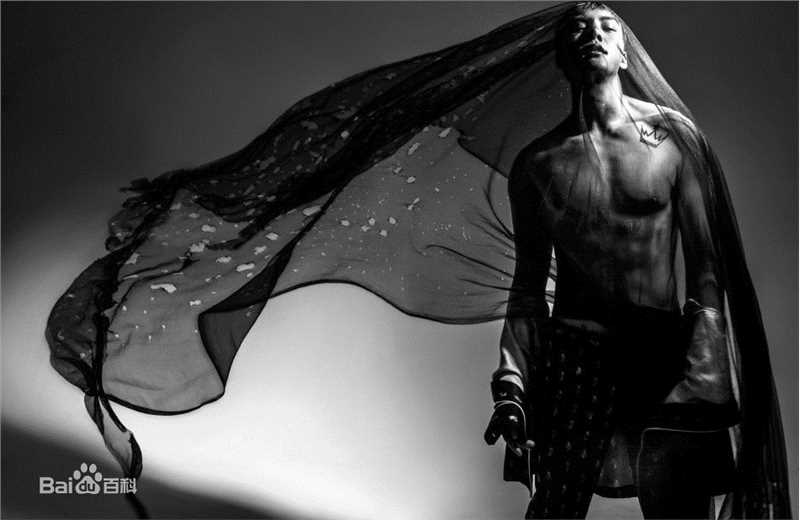 最新陈伟霆(William Chan)在《W企划》中的图集