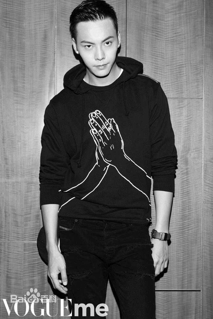 最新陈伟霆(William Chan)在《VogueMe》中的图集