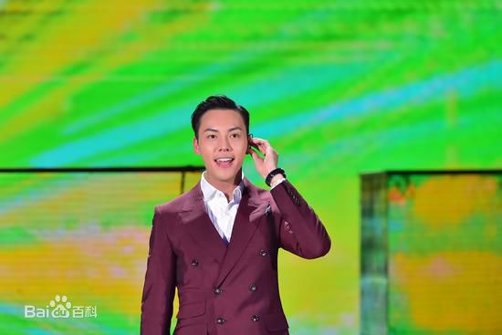 陈伟霆(William Chan)首登央视春晚前后照片
