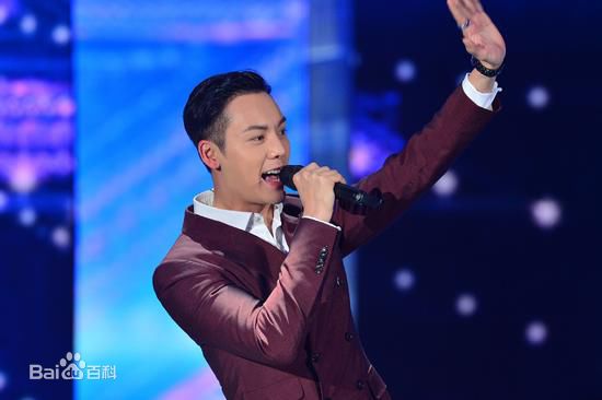 陈伟霆(William Chan)首登央视春晚前后照片