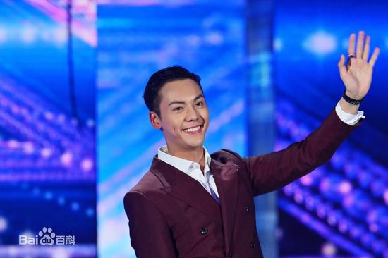 陈伟霆(William Chan)首登央视春晚前后照片
