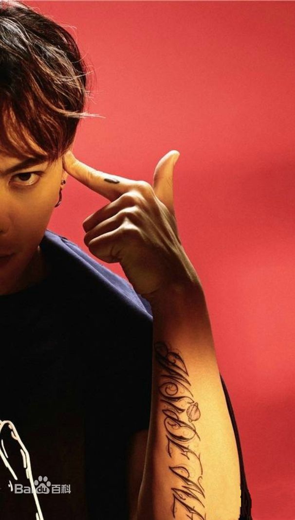 最新陈伟霆(William Chan)在《时装男士》中的图集