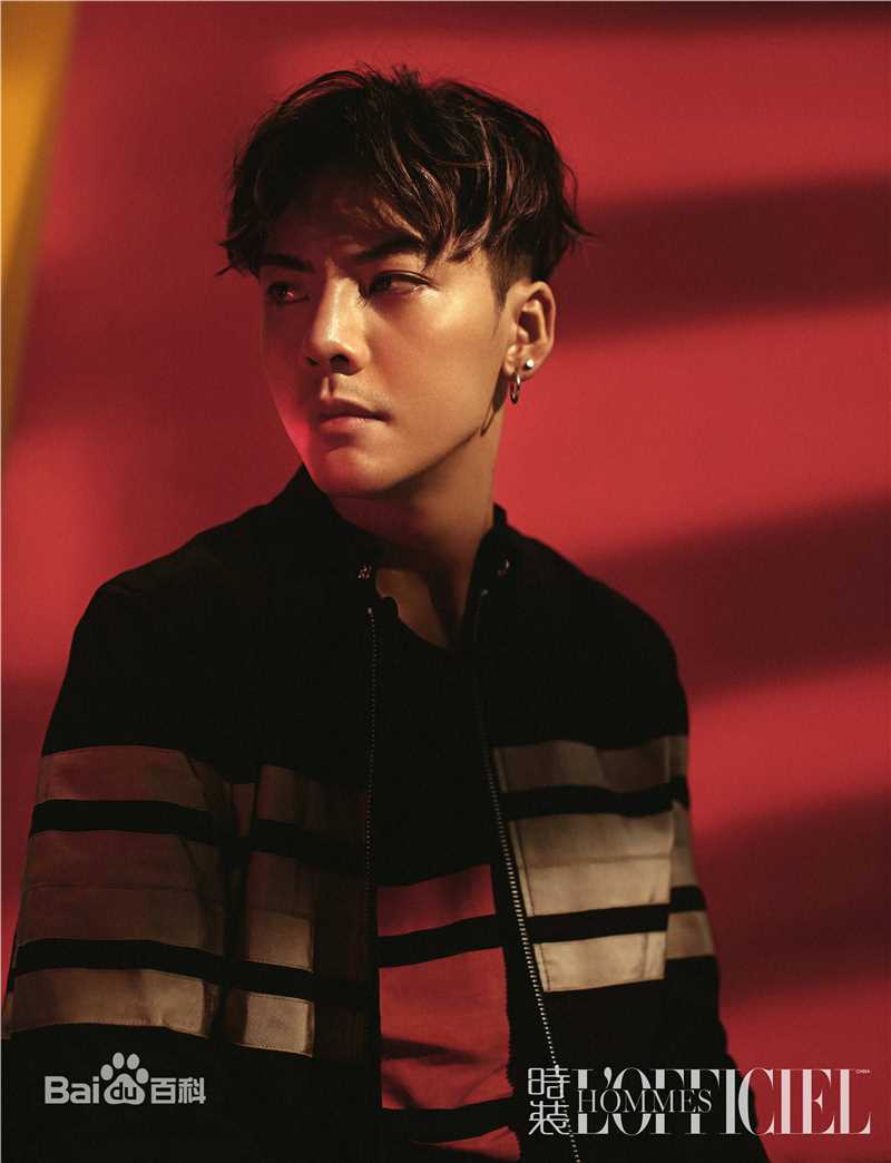 最新陈伟霆(William Chan)在《时装男士》中的图集