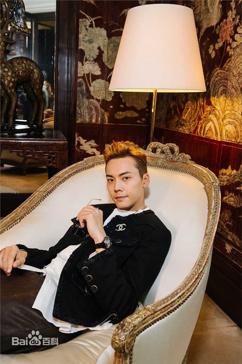 陈伟霆(William Chan)巴黎参观香奈儿公寓图片图集