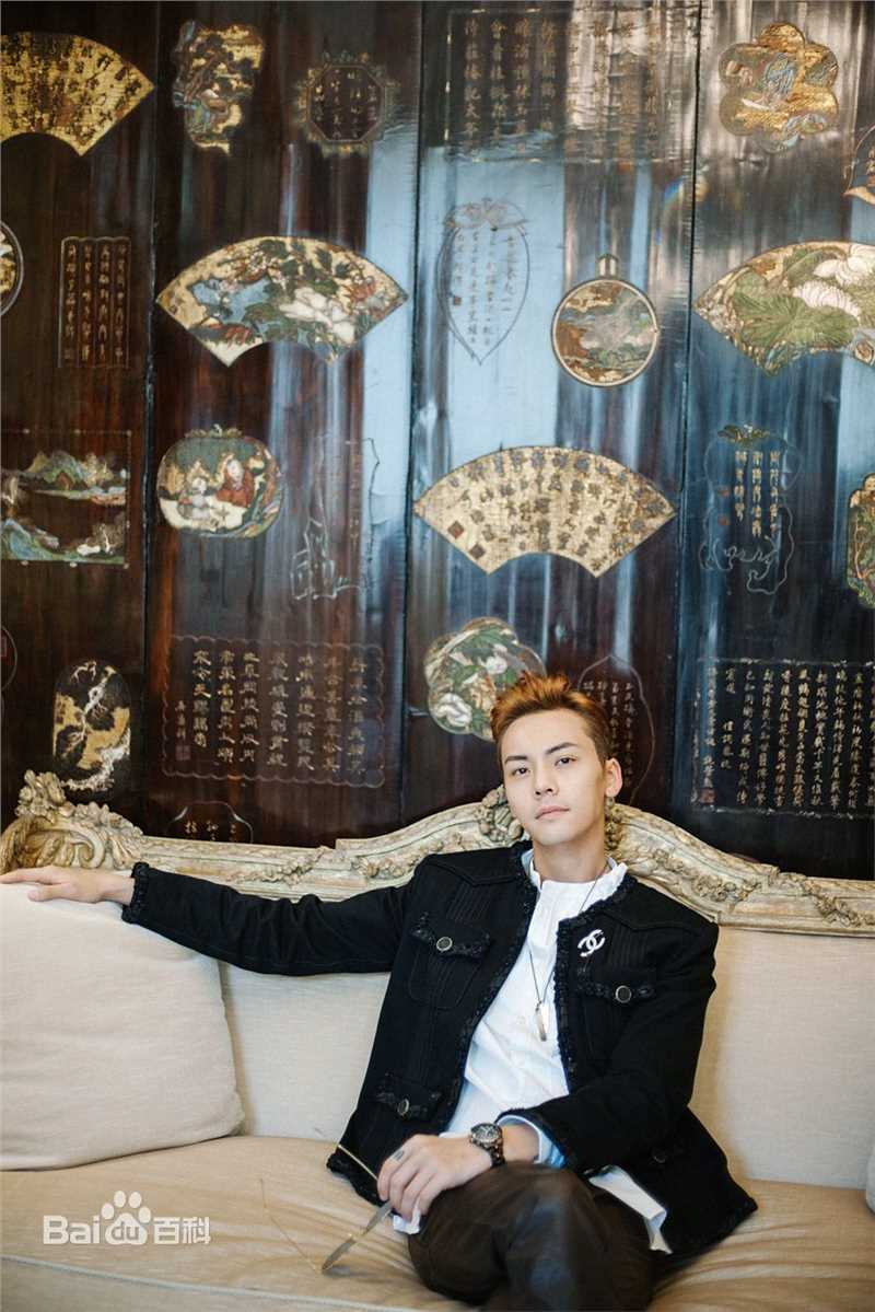 陈伟霆(William Chan)巴黎参观香奈儿公寓图片图集