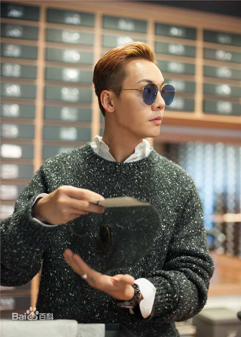 陈伟霆(William Chan)巴黎参观香奈儿手工坊图册