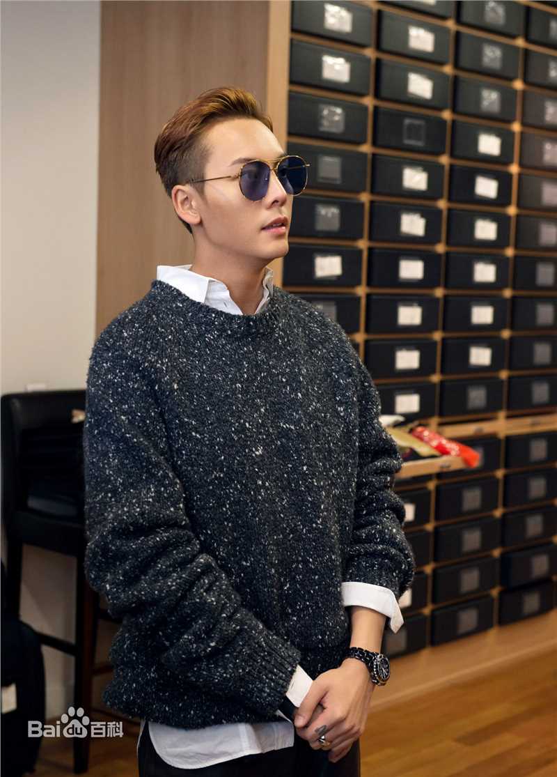 陈伟霆(William Chan)巴黎参观香奈儿手工坊图册