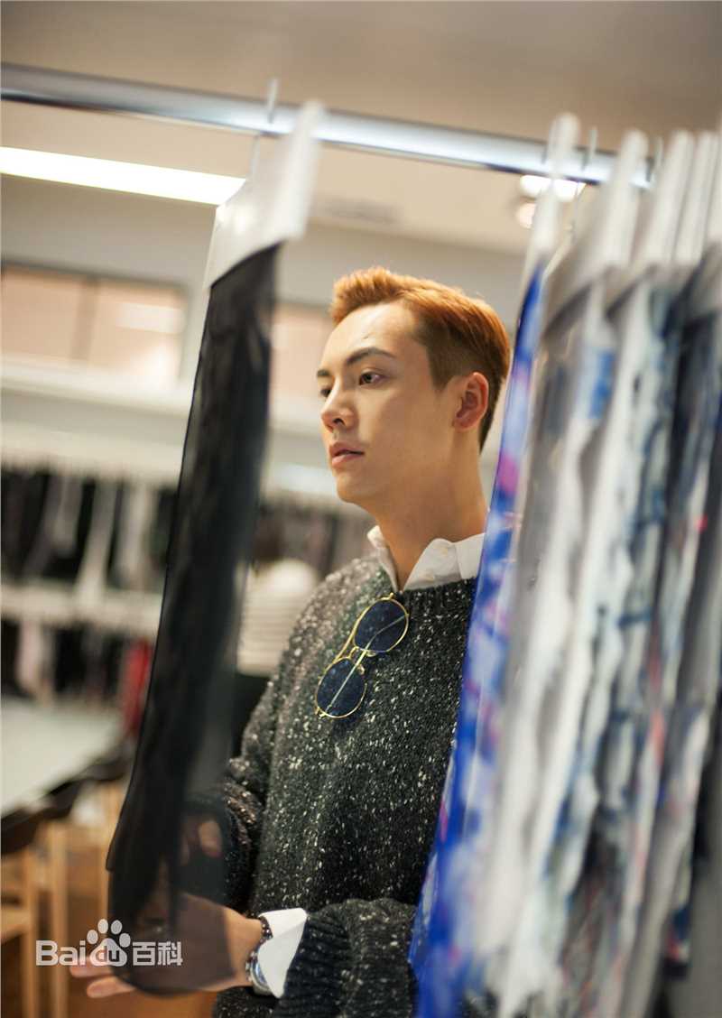 陈伟霆(William Chan)巴黎参观香奈儿手工坊图册