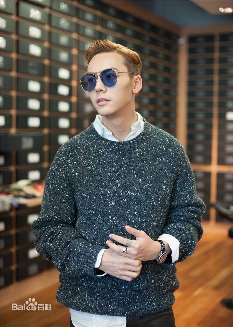 陈伟霆(William Chan)巴黎参观香奈儿手工坊图册