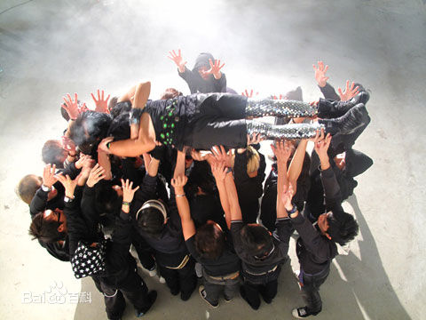 陈伟霆(William Chan)在个人专辑《Warrior》中的