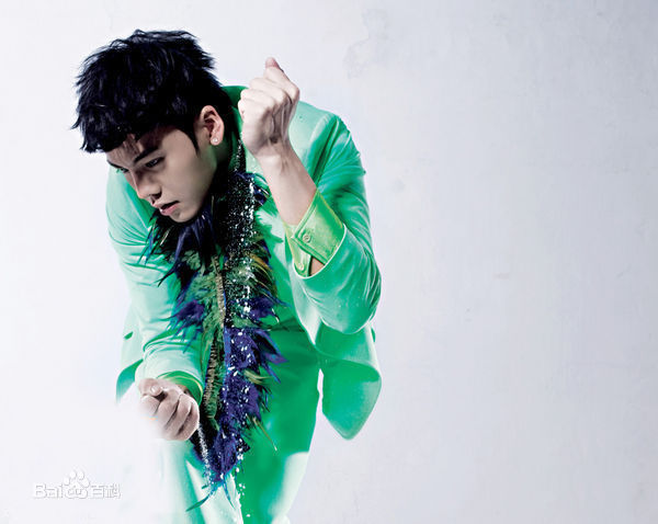 陈伟霆(William Chan)在个人专辑《Warrior》中的