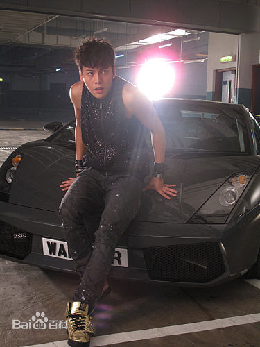 陈伟霆(William Chan)在个人专辑《Warrior》中的