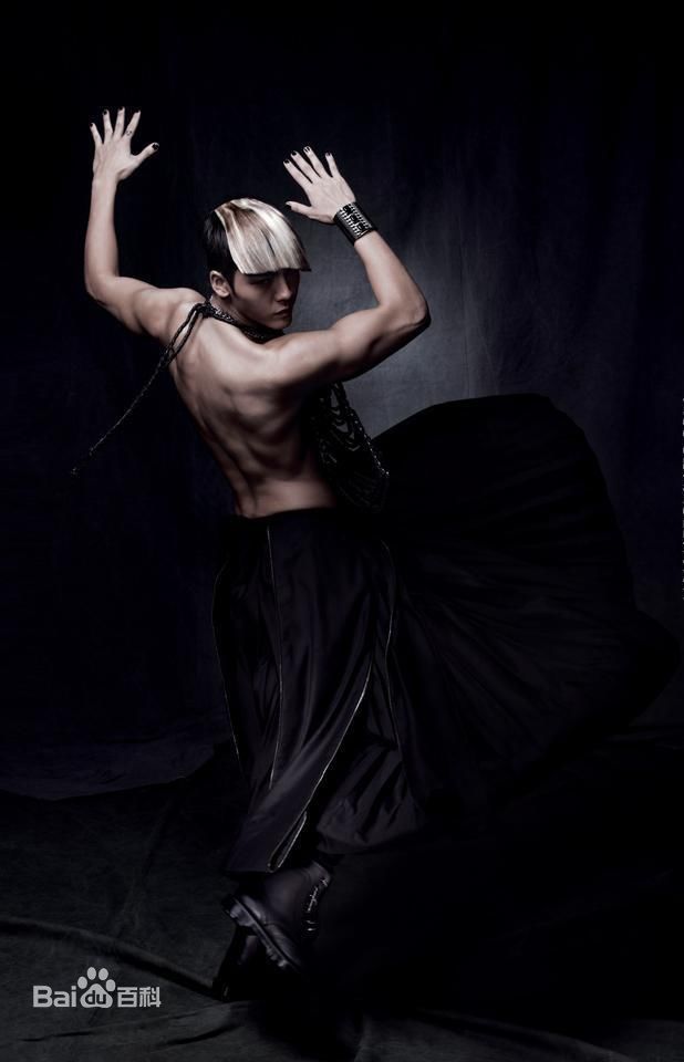 最新陈伟霆(William Chan)在个人专辑《 Heads or Tails》中的图集