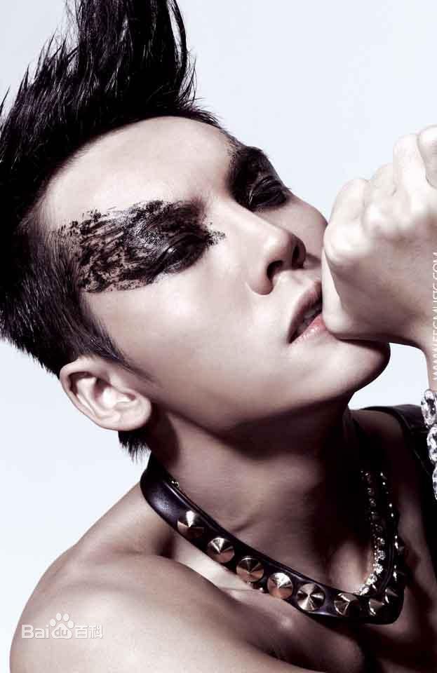 最新陈伟霆(William Chan)在个人专辑《 Heads or Tails》中的图集