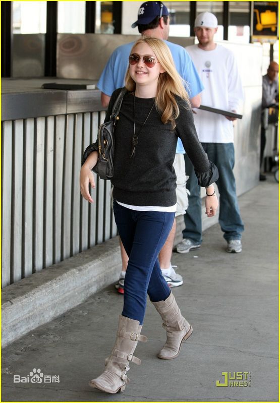 达科塔·范宁(Dakota Fanning)街拍壁纸壁纸