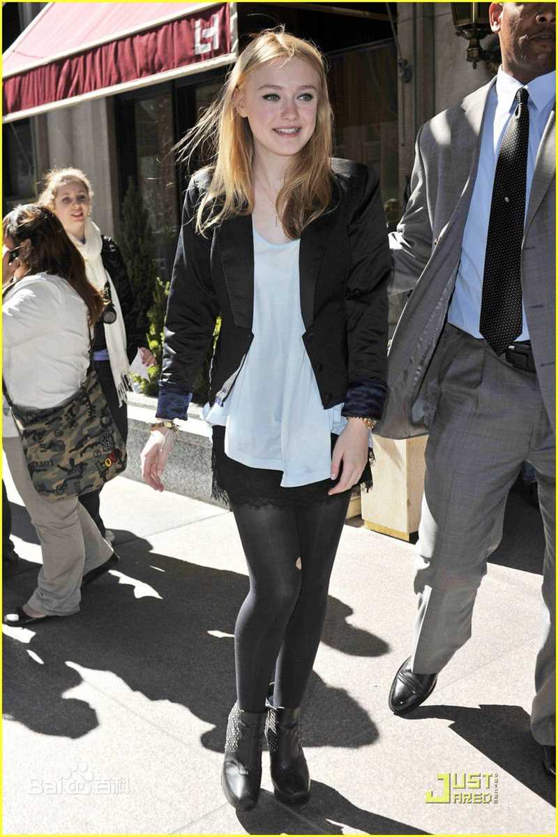 达科塔·范宁(Dakota Fanning)街拍壁纸壁纸