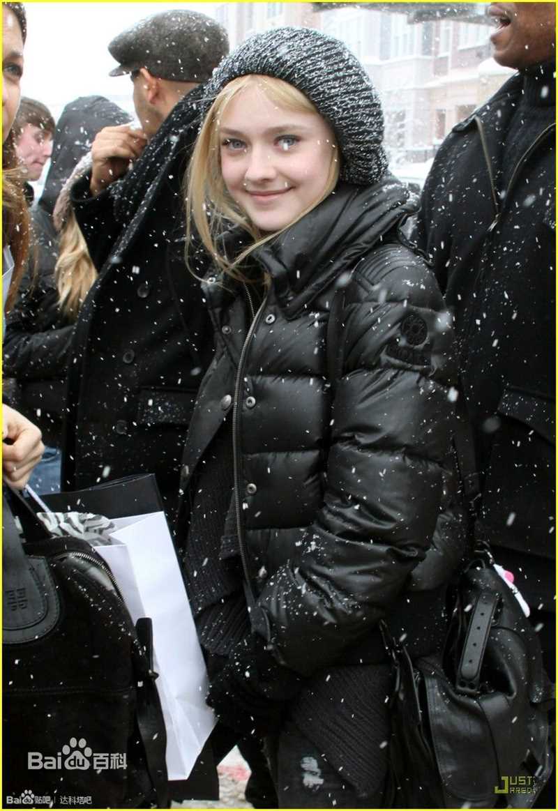 达科塔·范宁(Dakota Fanning)街拍壁纸壁纸