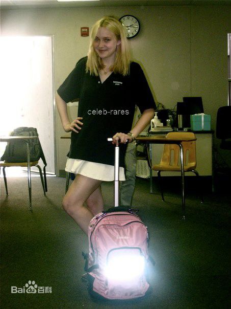 达科塔·范宁(Dakota Fanning)Dakota在学校素颜照相册