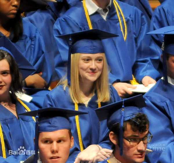 达科塔·范宁(Dakota Fanning)Dakota在学校素颜照相册