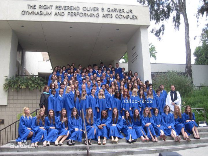 达科塔·范宁(Dakota Fanning)Dakota在学校素颜照相册