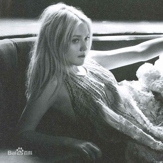 精选达科塔·范宁(Dakota Fanning)精彩图册