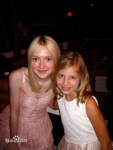 最新达科塔·范宁(Dakota Fanning)精彩图册