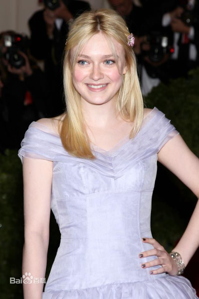 最新达科塔·范宁(Dakota Fanning)精彩图册