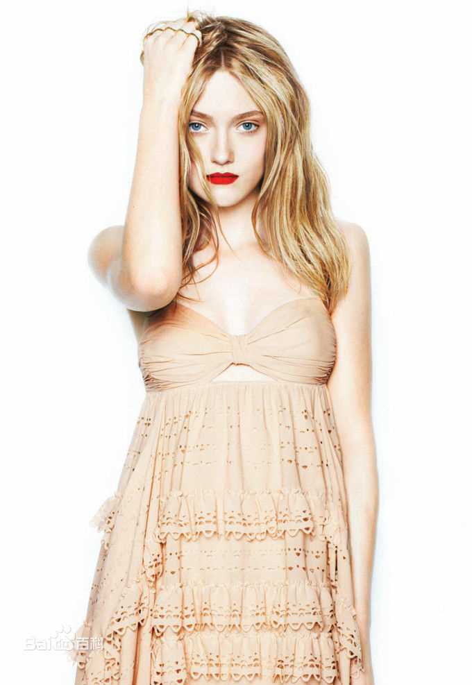 达科塔·范宁(Dakota Fanning)生活照