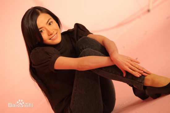 贡米寻爱的翅膀MV壁纸壁纸