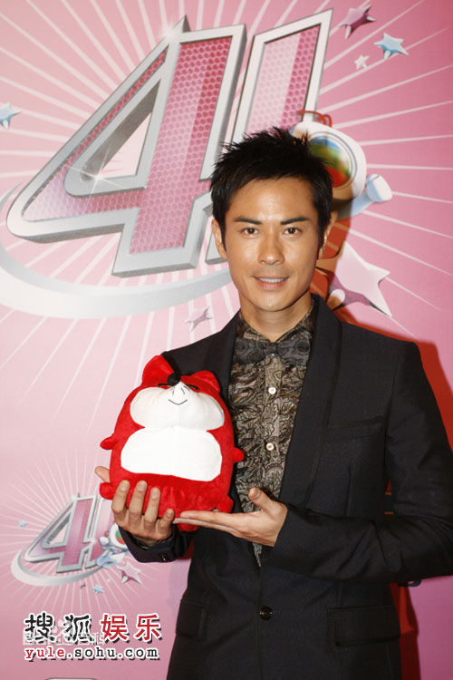 郑嘉颖(Kevin Cheng)2008TVB台庆颁奖礼嘉颖组图性感图片壁纸