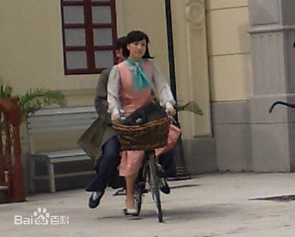 李施嬅(Selena Li)在2010年《铁马寻桥》饰演荣芷晴中的