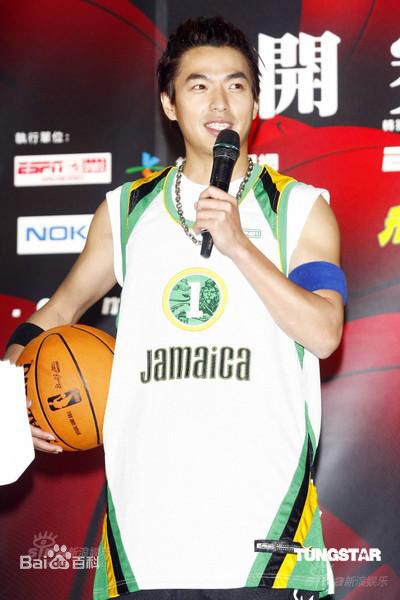 李威(Leewei)广告代言前后照片