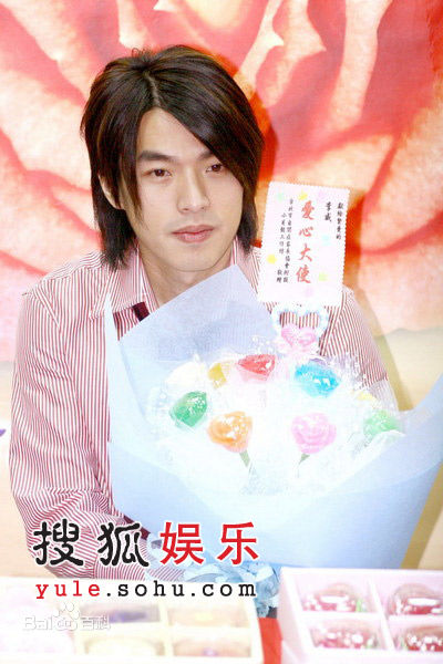 李威(Leewei)广告代言前后照片