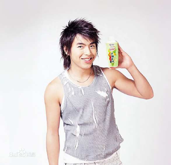 李威(Leewei)广告代言前后照片