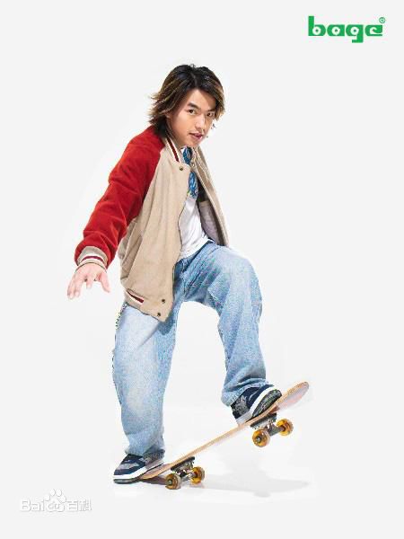 李威(Leewei)广告代言前后照片