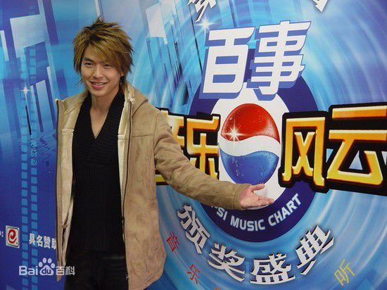 李威(Leewei)广告代言前后照片