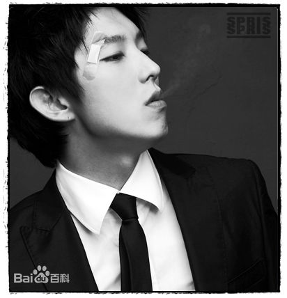 李准基(LEE JOON GI、)准基和狗狗前后照片