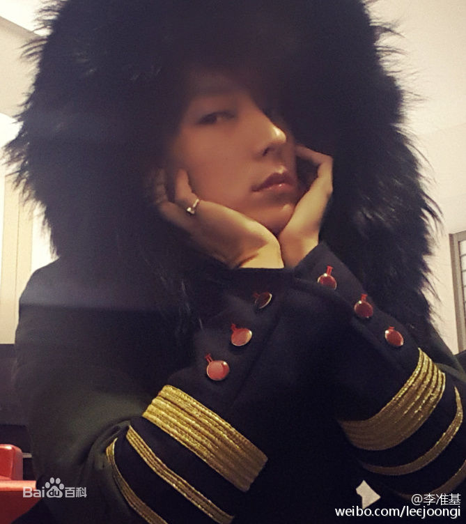 李准基(LEE JOON GI、)生活中的壁纸壁纸