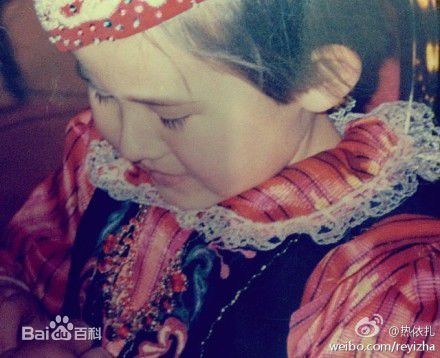 热依扎(Rayza)童年性感图片图集