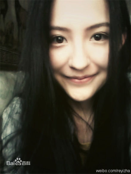 热依扎(Rayza)生活照壁纸壁纸