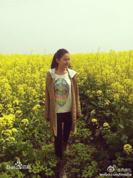 热依扎(Rayza)生活照壁纸壁纸