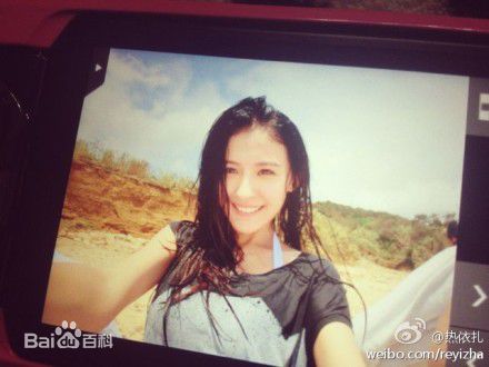 热依扎(Rayza)生活照壁纸壁纸