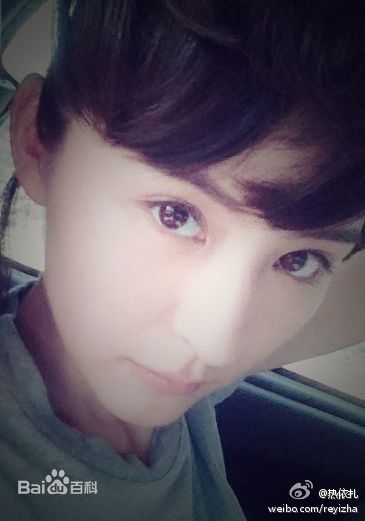 热依扎(Rayza)生活照壁纸壁纸