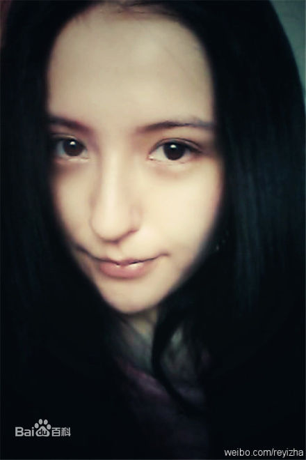 热依扎(Rayza)生活照壁纸壁纸