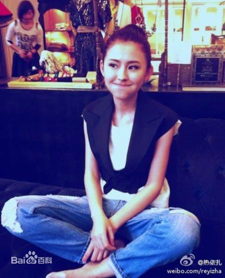 热依扎(Rayza)生活照壁纸壁纸